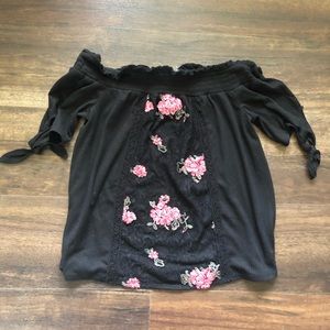 Francesca’s Off the Shoulder Top🌸